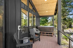 Downtown Govy Lodge | Hot Tub - Image 4