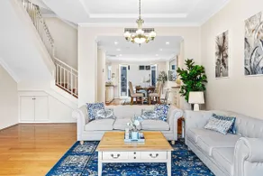 East Perth Luxury Waterfront Retreat - Image 3