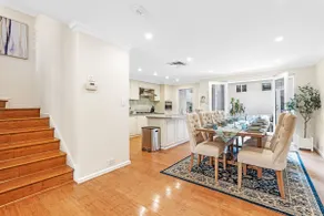 East Perth Luxury Waterfront Retreat - Image 4