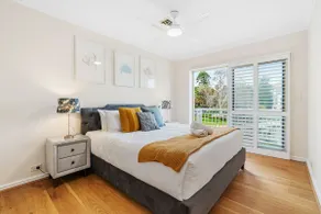 East Perth Luxury Waterfront Retreat - Image 5