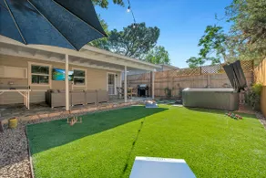 3Br Home, Hot Tub, Large Private yard, Walk to All - Image 4