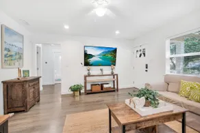 3Br Home, Hot Tub, Large Private yard, Walk to All - Image 2