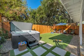 3Br Home, Hot Tub, Large Private yard, Walk to All - Image 3