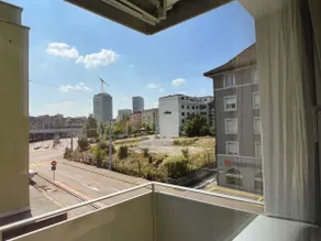 Modern 1BR Balcony · Zurich Center · Fast WiFi - Image 4