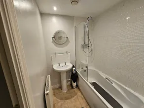 2 bedroom spacious flat - Image 4