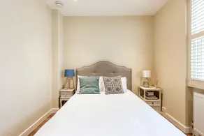 Elegant Two Bedroom Flat in Redcliffe Gardens - Image 5