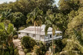 The Glenelg Upstairs Residence (6 persons) - Image 2