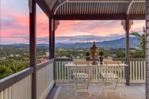 The Glenelg Upstairs Residence (6 persons) - Image 3