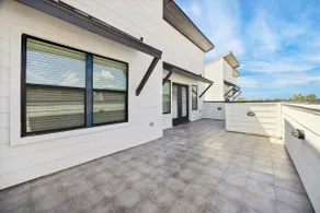 4-Story: Skyline Rooftop, 4 En-Suites, Elevator - Image 5