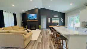Spacious Modern Home on a Quiet Acre - Image 5