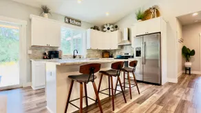 Spacious Modern Home on a Quiet Acre - Image 2