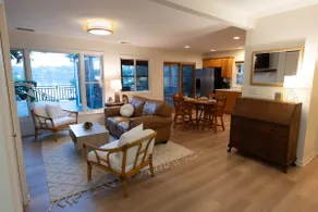 Shoreview Lakeside Cottage - Image 4