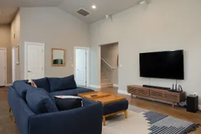 Pet-Friendly Home with Hot-Tub– 3 BDR for 8! - Image 4