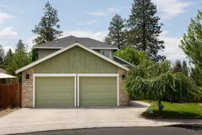 Pet-Friendly Home with Hot-Tub– 3 BDR for 8! - Image 3