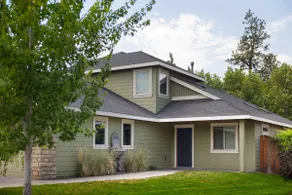 Pet-Friendly Home with Hot-Tub– 3 BDR for 8! - Image 5