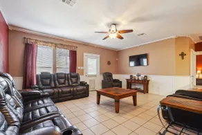 Huge Accessible Home Sleeps 21 with Game Room - Image 3