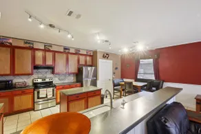 Huge Accessible Home Sleeps 21 with Game Room - Image 4