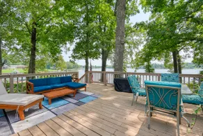 On Lake Bowen, Large deck & dock! Million $ Views! - Image 2