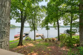 On Lake Bowen, Large deck & dock! Million $ Views! - Image 3