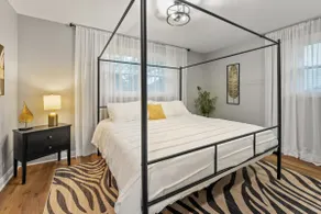 Modern 3BR Stay Close to Woodfield & O’Hare - Image 2