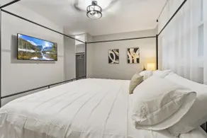 Modern 3BR Stay Close to Woodfield & O’Hare - Image 4