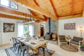Stylish Catskills Retreat: Year-round Adventure! - Image 4
