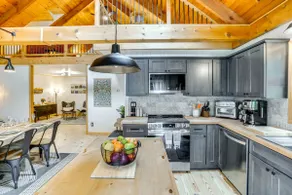 Stylish Catskills Retreat: Year-round Adventure! - Image 5