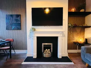 Spacious Victorian 5Bedroom 5Bathroom w Free Parking - Image 2