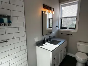 Downtown Minimalist Apartment - Image 4
