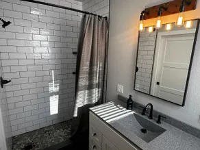 Downtown Minimalist Apartment - Image 5