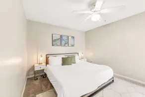 Quaint 2BR King Suite w Gym& close to DT - Image 2
