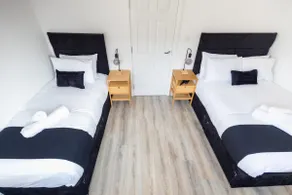 Watford 3-Bed - Sleeps 8 - Near Harry Potter Bus - Image 4