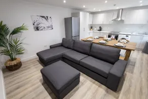 Watford 3-Bed - Sleeps 8 - Near Harry Potter Bus - Image 2