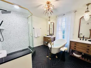 Downtown-Walk to everything+5 king beds! - Image 3