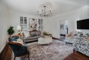 Downtown-Walk to everything+5 king beds! - Image 4