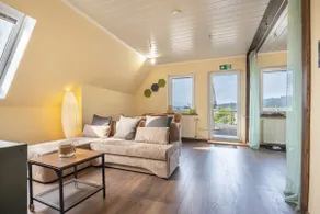 Vacation home with panoramic view - Image 2