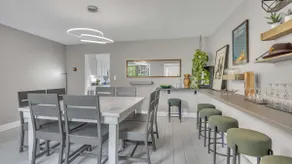 Chic Country Home W Sprawling Acreage - Image 3