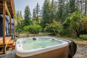 Updated Large River Front Home with Hot Tub - Image 2