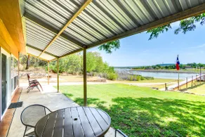 Sweetwater Lake House w Covered Patio - Image 3