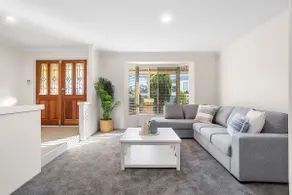 Beautiful Home away from Home beside the beach - Image 2