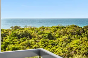 Waterfront 2-Bed Oasis - Pool Steam Jacuzzi Gym - Image 2