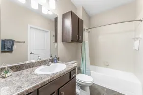 Cozy SoCo 1BR King Suite w/ GymPickleballLaundry - Image 4