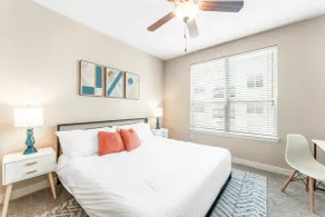 Trendy SoCo 2BR King Suite w/ GymPickleballLaundry - Image 2
