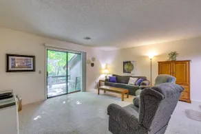 Bella Vista Townhome w/ Deck Near Back 40 Trail! - Image 4