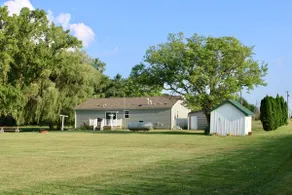 Peaceful Clare Retreat w/ Fire Pit & Spacious Yard - Image 4