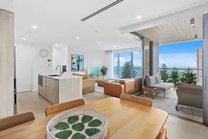 Luxury Ocean View Burleigh Apartment - Image 4