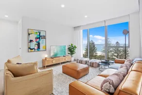 Luxury Ocean View Burleigh Apartment - Image 2