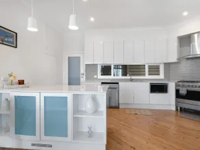 Oceanfront Beauty in Lilli Pilli - Image 4