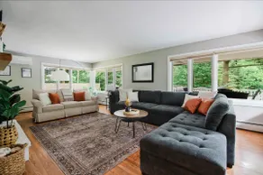 Chic Golf Course Escape | mins to dwntwn + Hottub! - Image 4