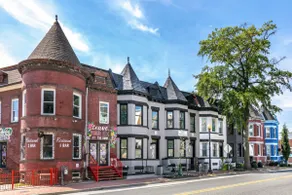 1 BR Premium Luxury Condo, Prime location - Image 3